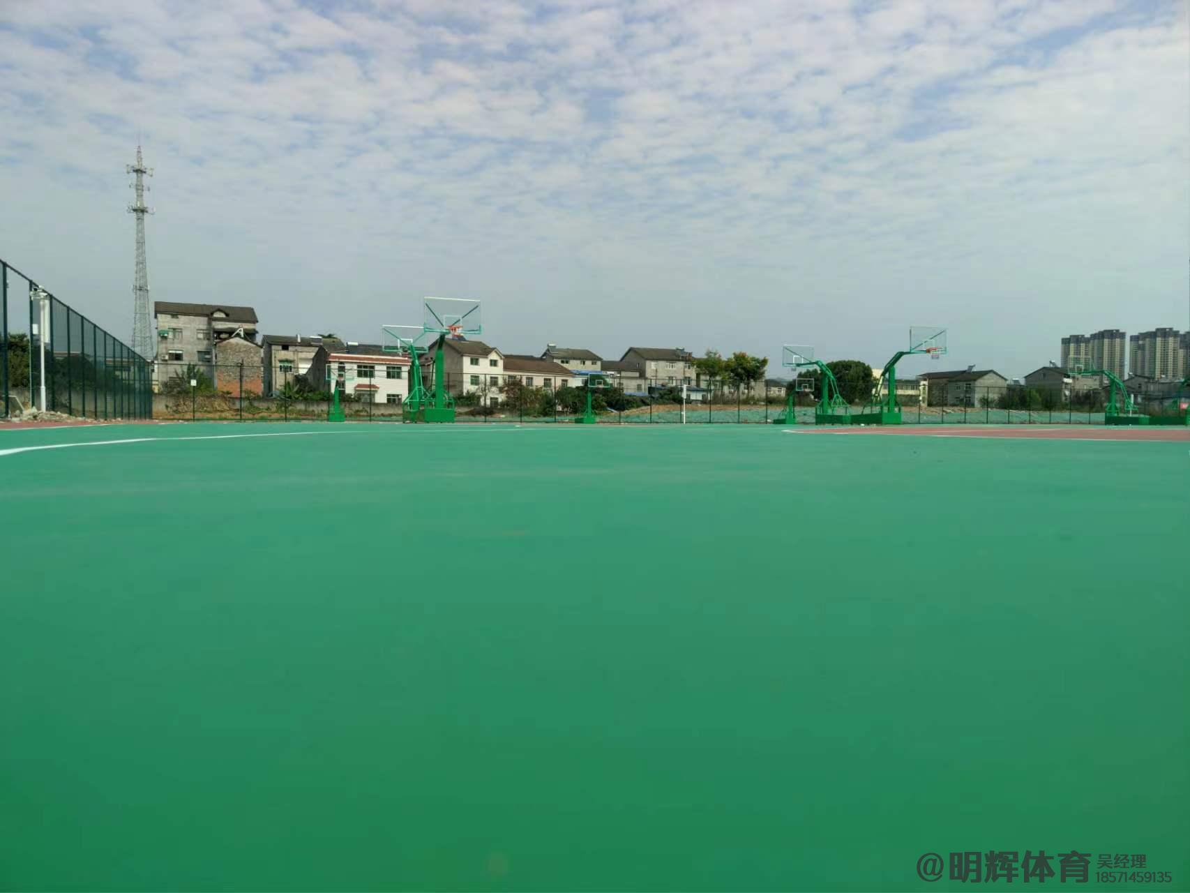 和田硬地丙烯酸球场的优缺点